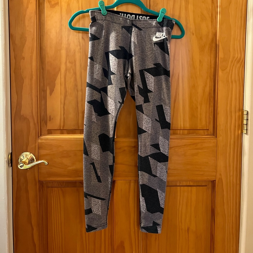 Nike Just Do It! Patterned leggings.